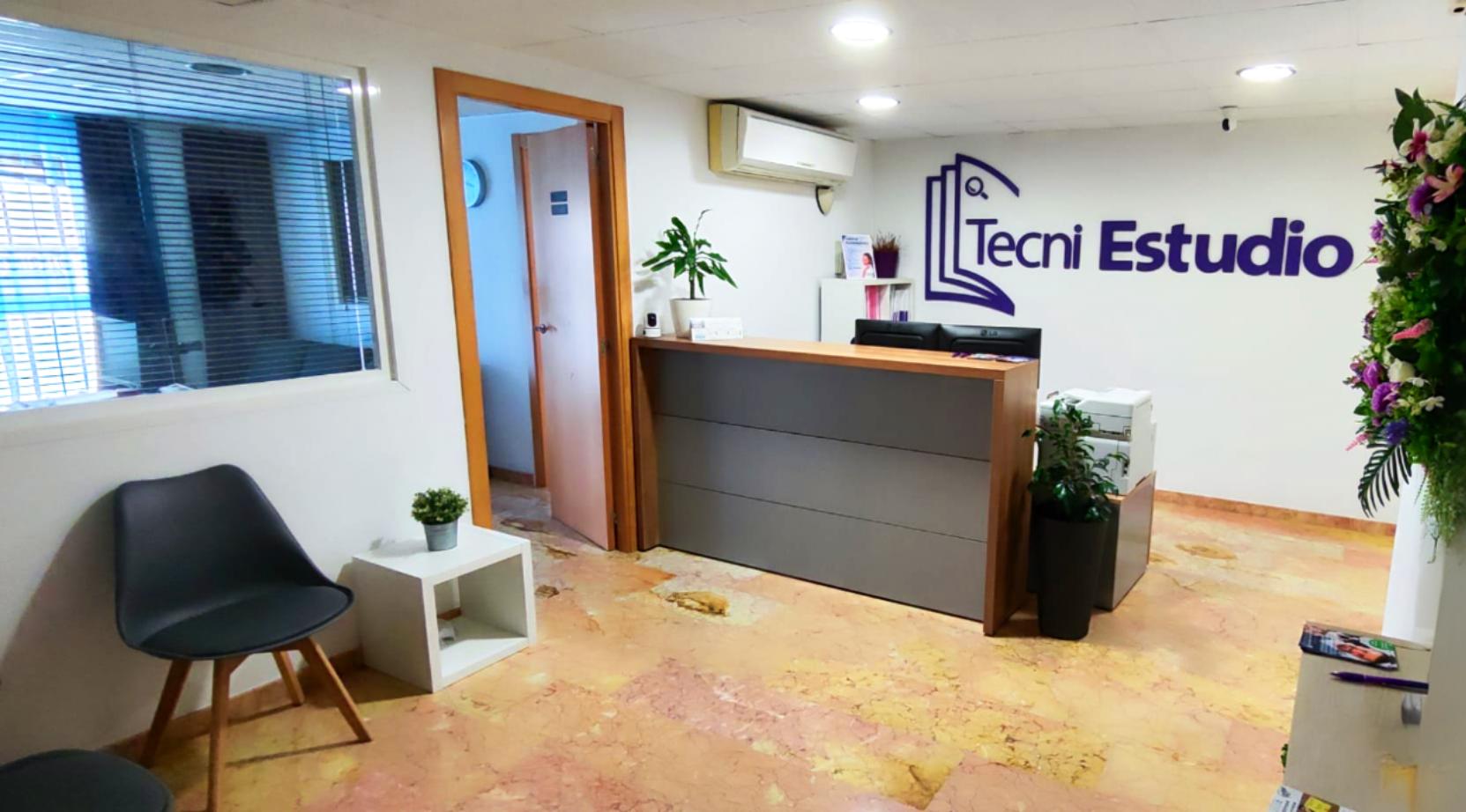 Recepción de Tecni Estudio Coworking, un espacio profesional en Castellón, en C/ República Argentina, 38